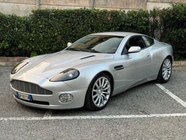 Aston Martin V12 Vanquish Coupé