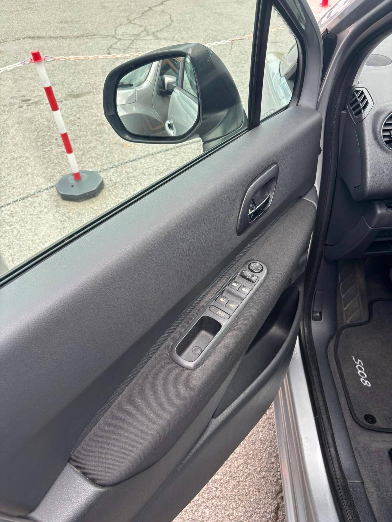 Peugeot 5008 1.6 HDi 112CV Premium 7 POSTI