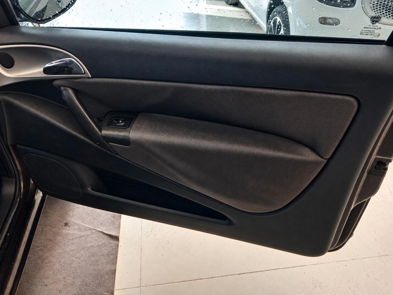 Lancia Ypsilon 1.3 MJT 75 CV Versus