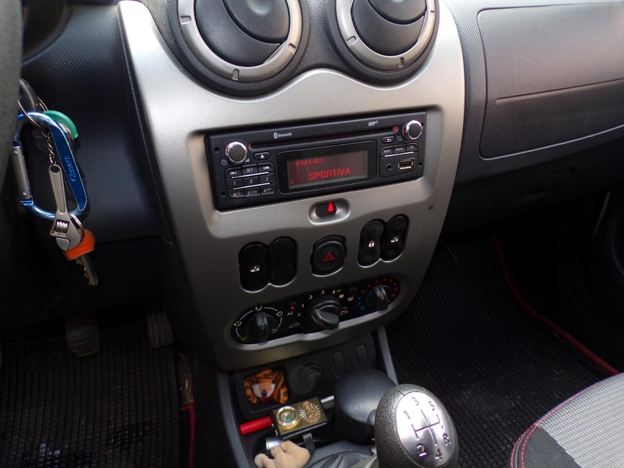 DACIA DUSTER LAUREATE DEL 2013 CON 108.000 KM UNIPROPRIETARIO