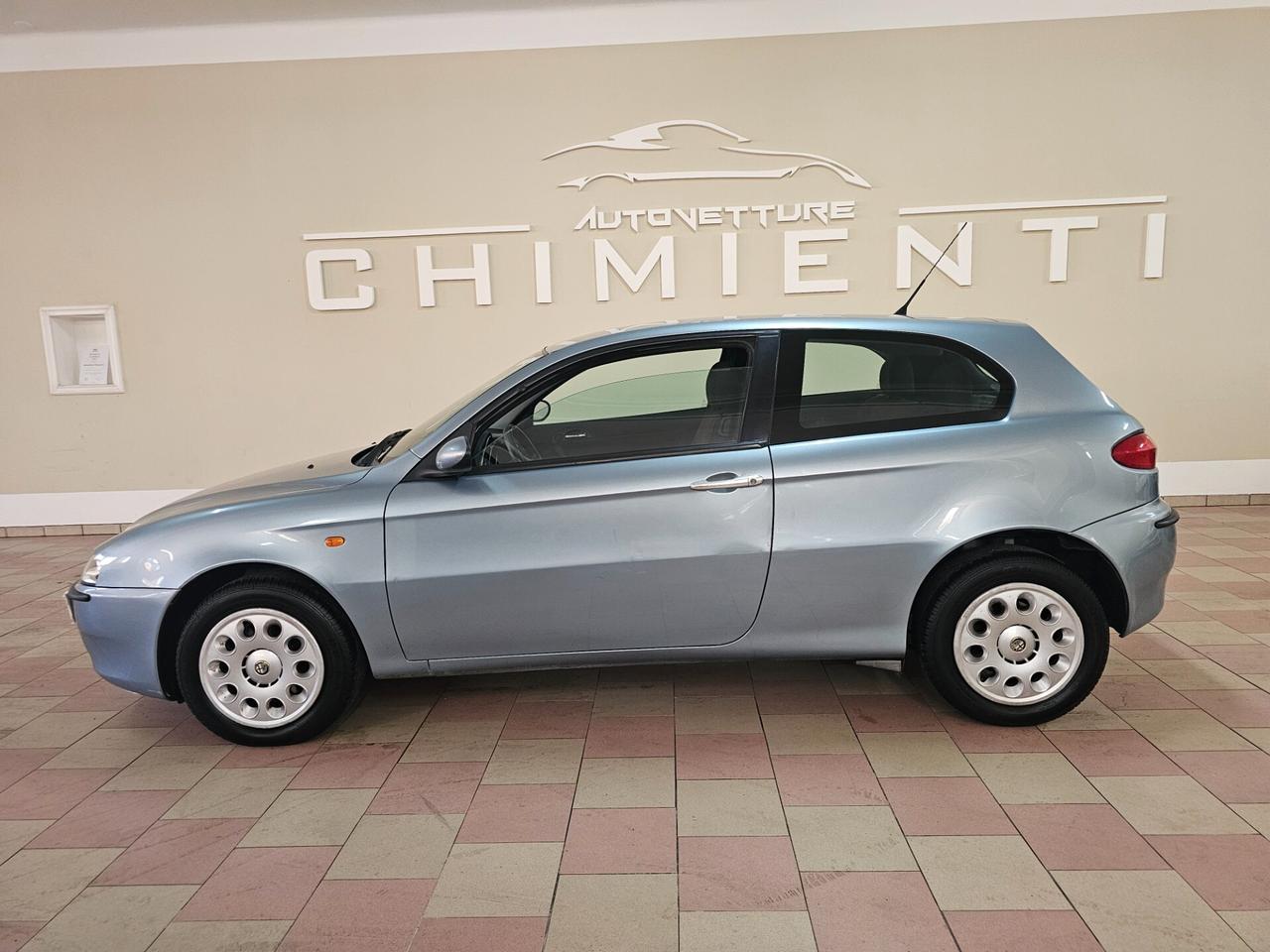 Alfa Romeo 147 1.6i 16V Twin Spark cat 3p. Distinctive