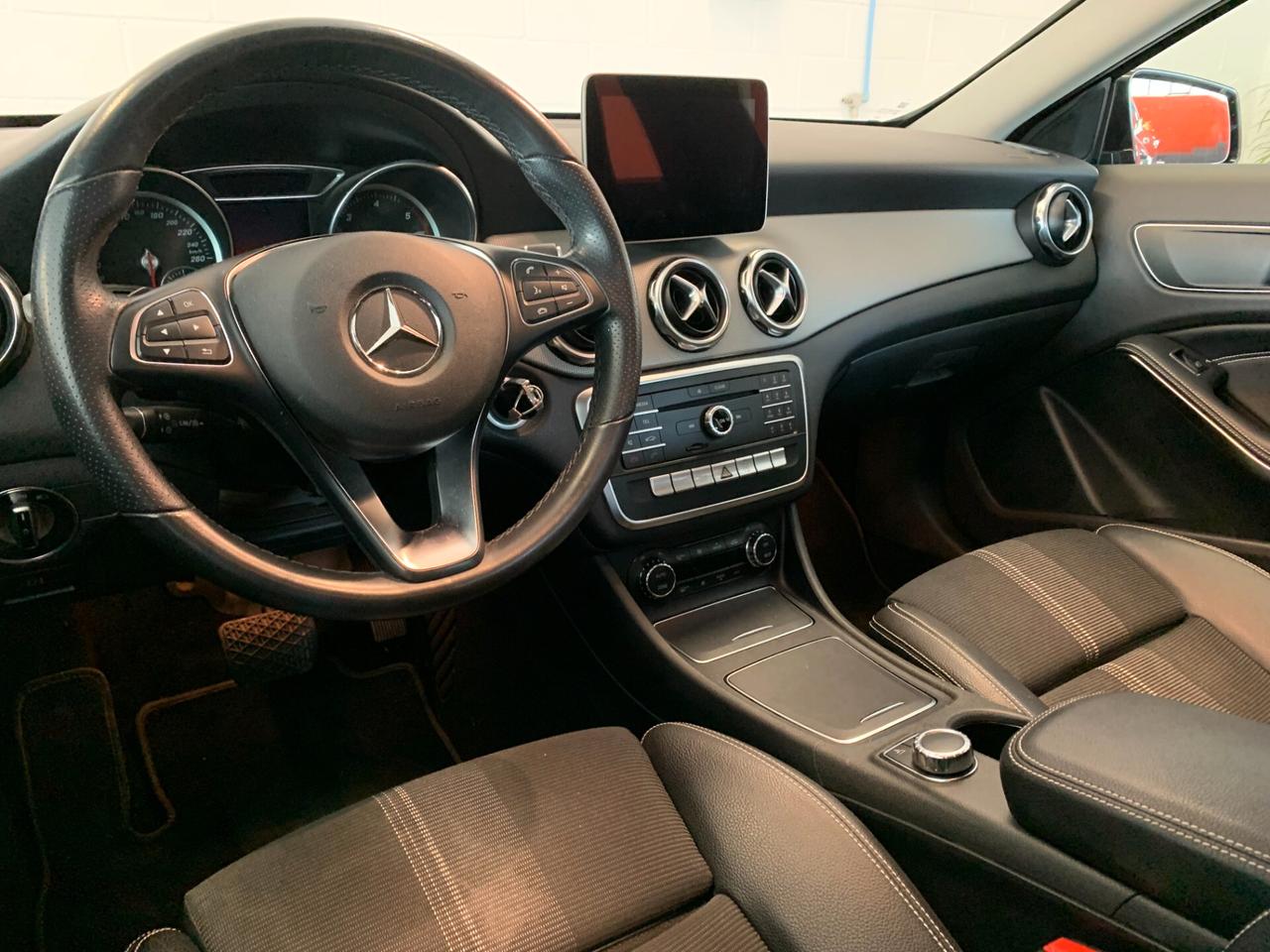 Mercedes-benz GLA 200 220 d Automatic Sport