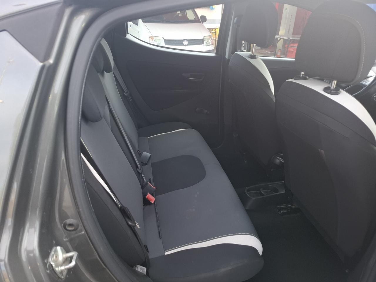 Lancia Ypsilon 1.2 69 CV Platinum