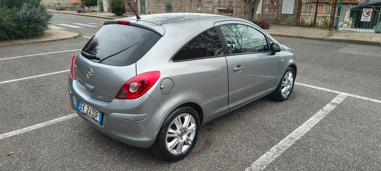 Opel Corsa 1.2 3 porte Club