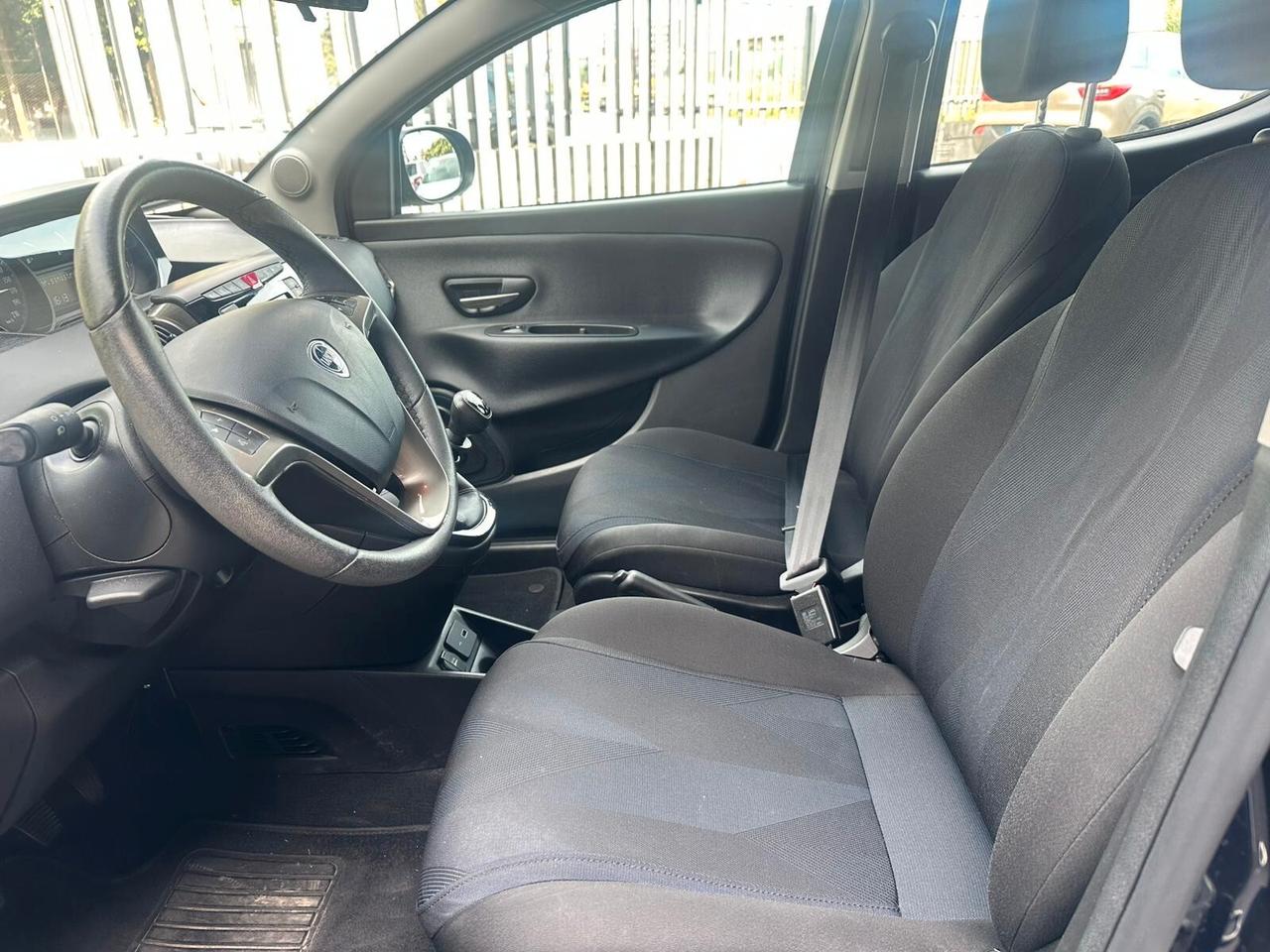 Lancia Ypsilon 1.0 FireFly 5 porte S&S Hybrid Ecochic Gold