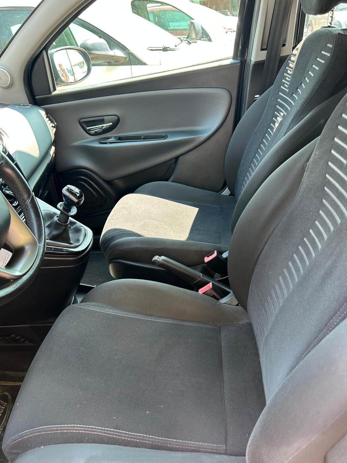 Lancia Ypsilon 1.2 69 CV 5 porte S&S Silver OK NEO PATENTATI