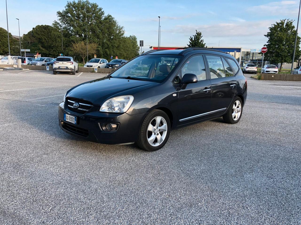 Kia Carens 2.0 16V CRDi VGT LX Family