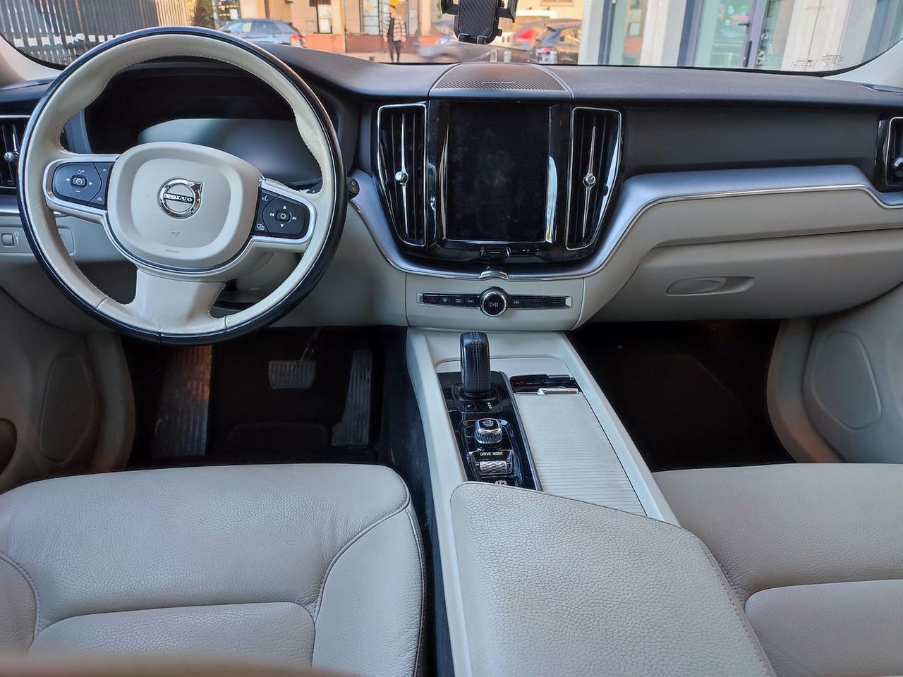 Volvo XC 60 2.0 B4 MHEV Momentum Pro #7446