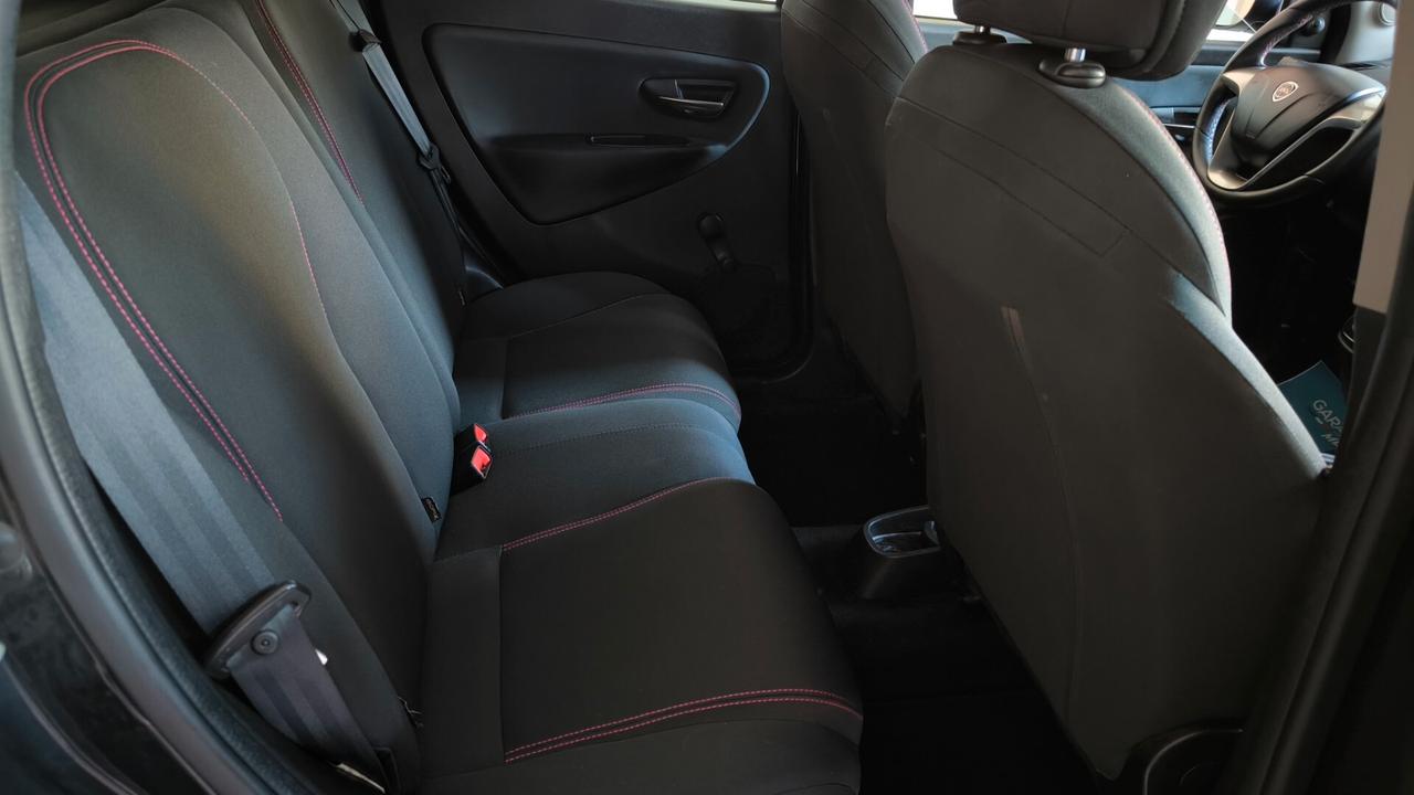Lancia Ypsilon 1.2 69 CV 5 porte Gold Paris