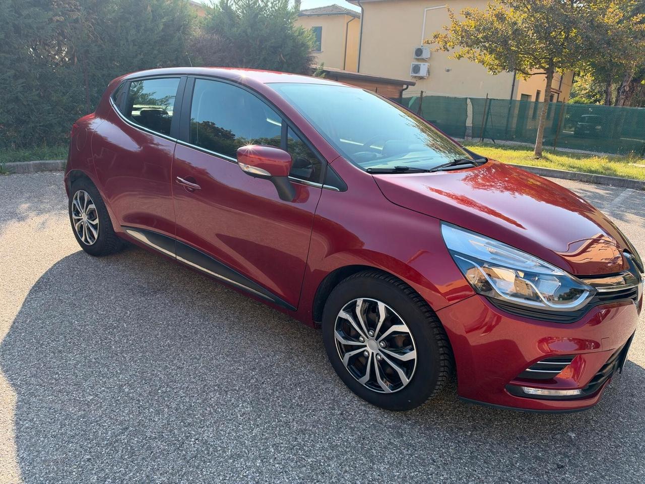 Renault Clio 1.2 - NAV. - NEOPATENTATI - 12 MESI DI GARANZIA -