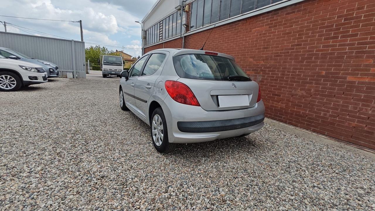 Peugeot 207 1.4 8V 75CV 5p. ONE Line