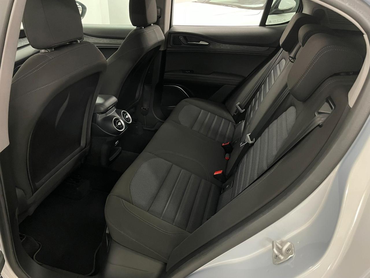 Alfa Romeo Stelvio 2.2 TD 160 CV SPORT-TECH CERCHI 19" VETRI SCURI