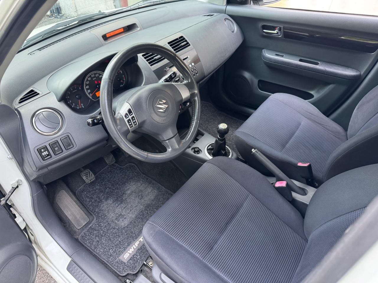 Suzuki Swift bianco perla idonea ai neopatentati