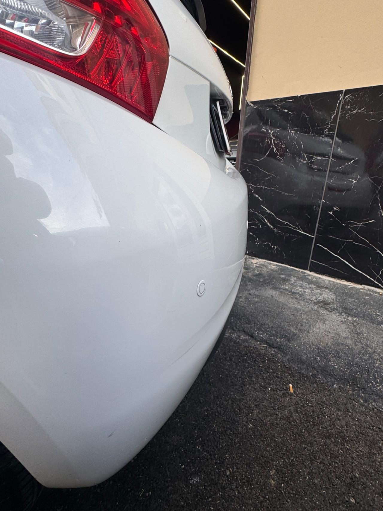 Peugeot 208 1.4 HDi 68 CV 5 porte Allure