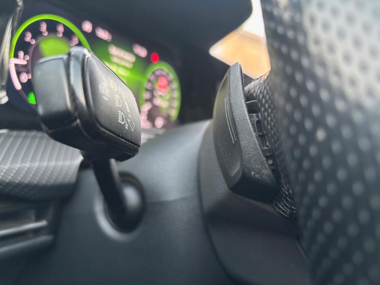 Volkswagen Golf 1.5 eTSI 130 CV EVO ACT DSG R-Line