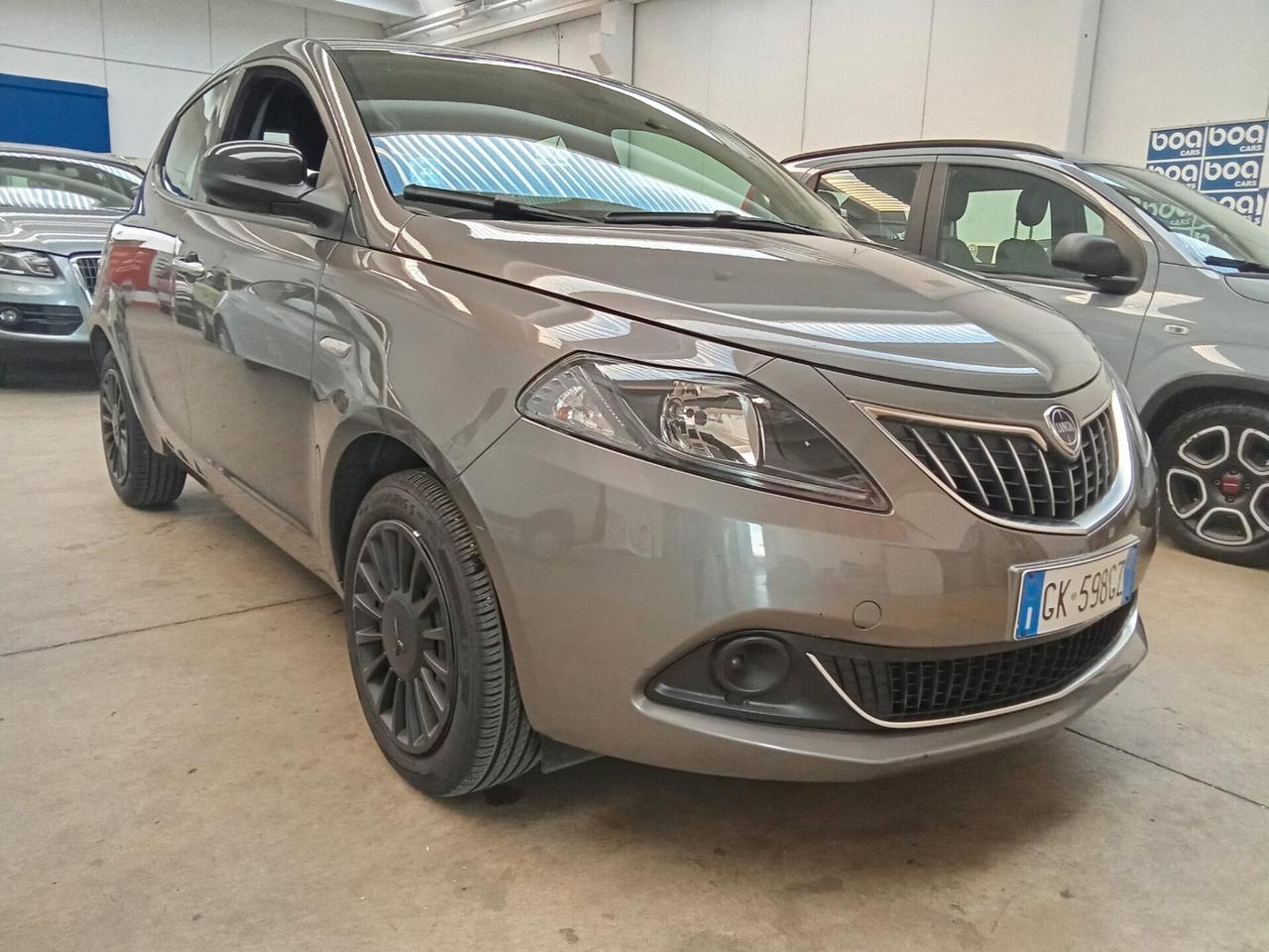 Lancia Ypsilon 1.0 FireFly 5 porte S&S Hybrid Silver