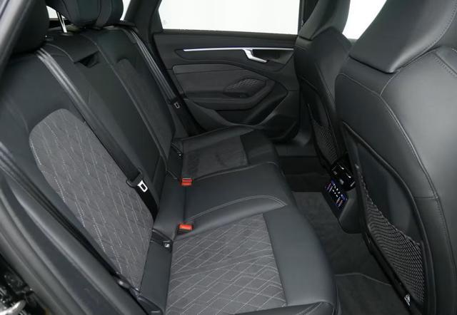 AUDI A6 Avant TDI 150 kW S tronic q. S line edition Matrix+21"