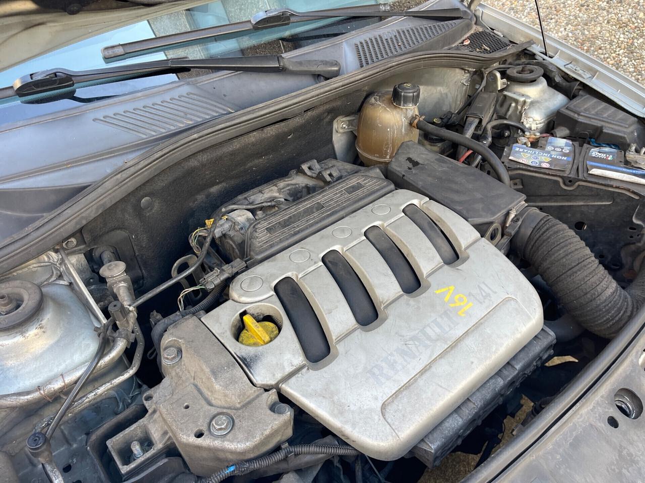 Renault Clio 1.4 16V benzina neopatentati