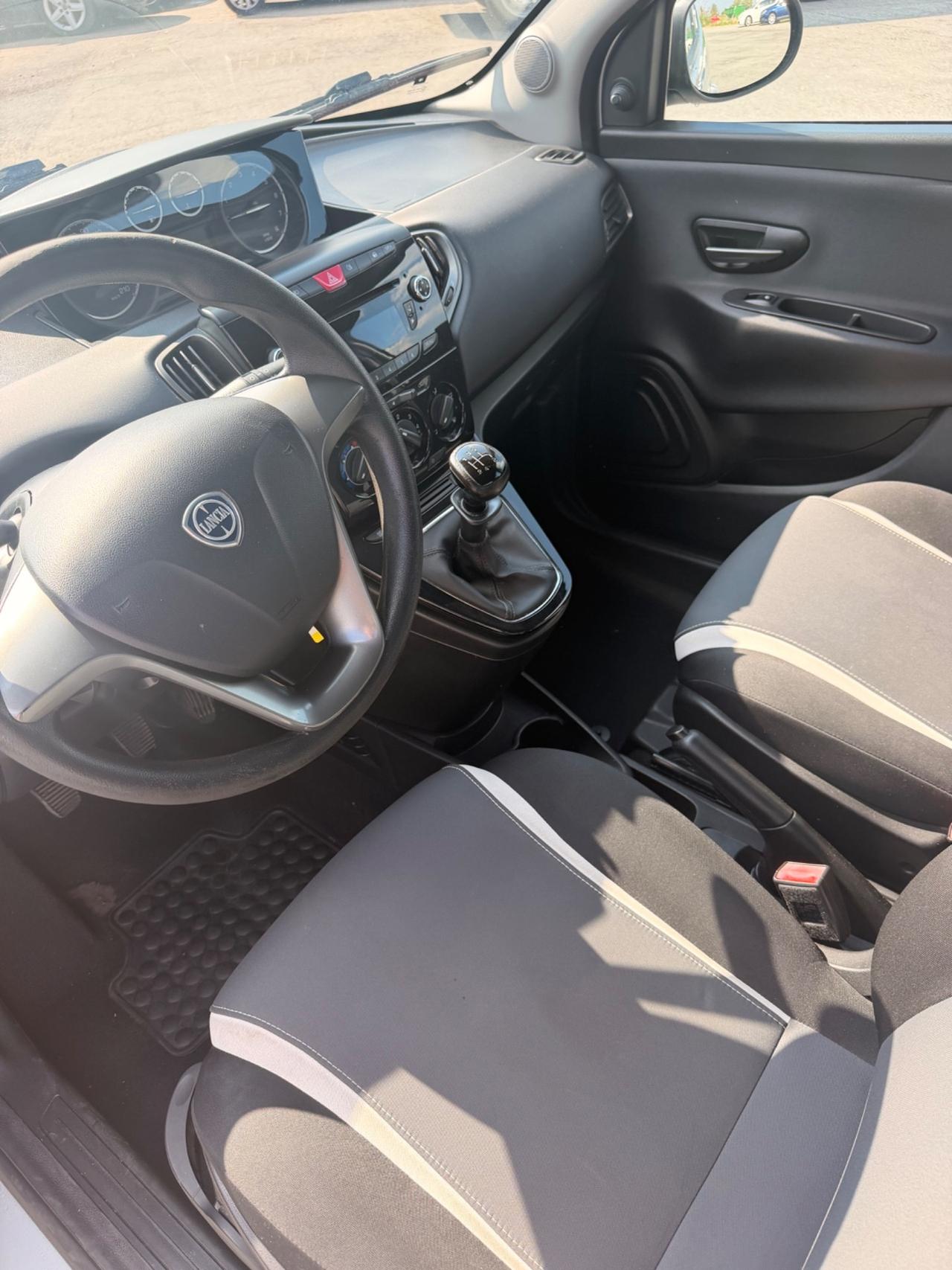 Lancia Ypsilon 1.2 69 CV 5 porte Platinum