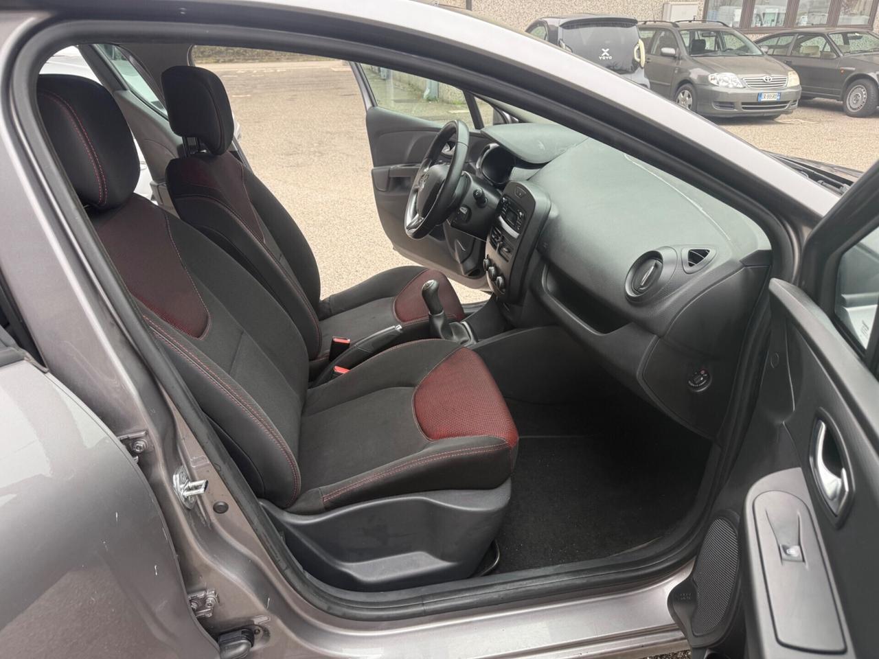 Renault Clio 1.2 75CV 5 porte Costume National