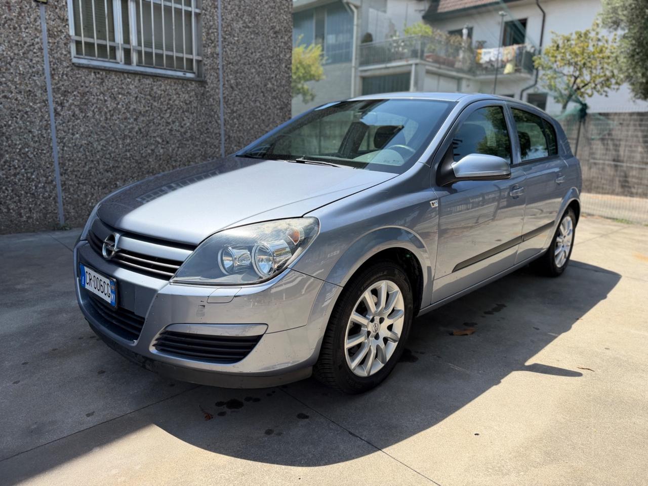 Opel Astra 1.4 16V Twinport 5 porte Enjoy