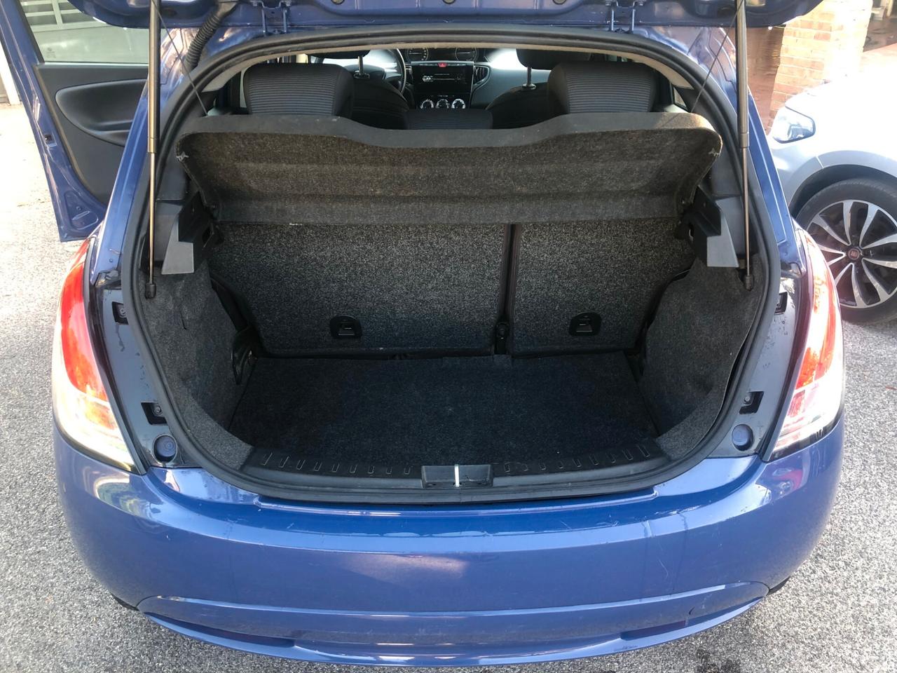 Lancia Ypsilon 1.2 69 CV 5 porte Unyca