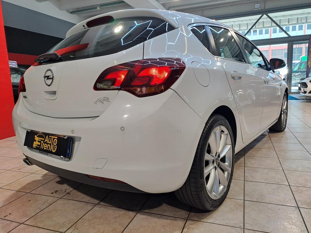 Opel Astra 1.4 Turbo 140CV berlina 110.000 km