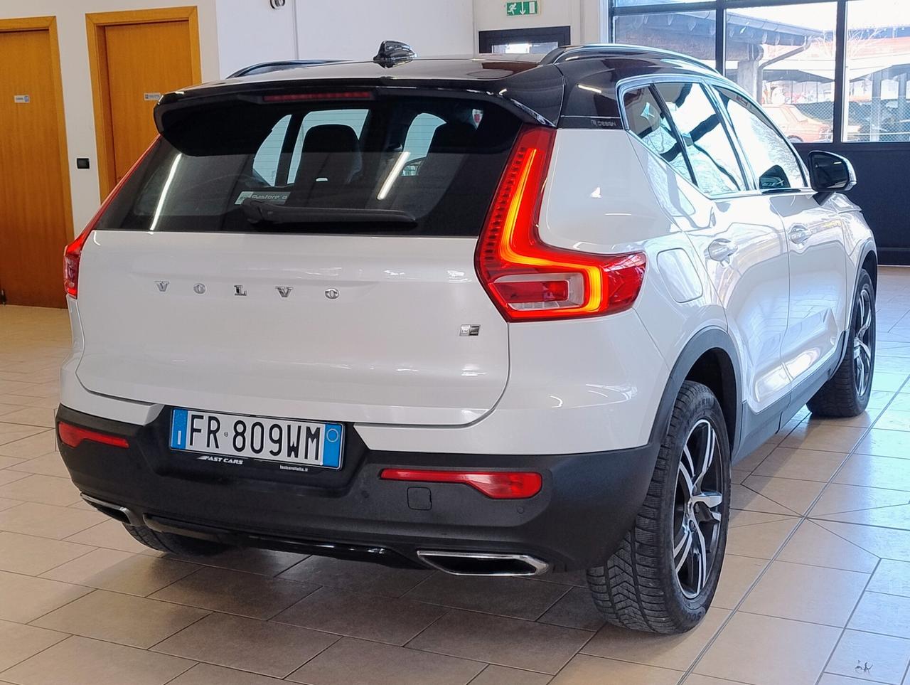 Volvo XC40 D3 AWD R-DESIGN - 2018