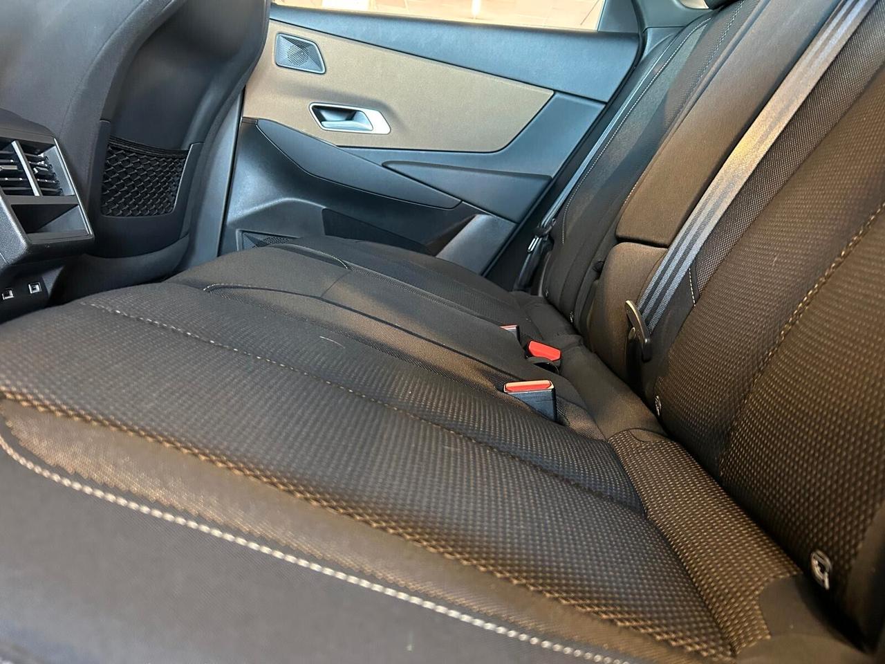 Ds DS 7 Crossback GRAND CHIC BlueHDi 180 aut. SPOTICAR