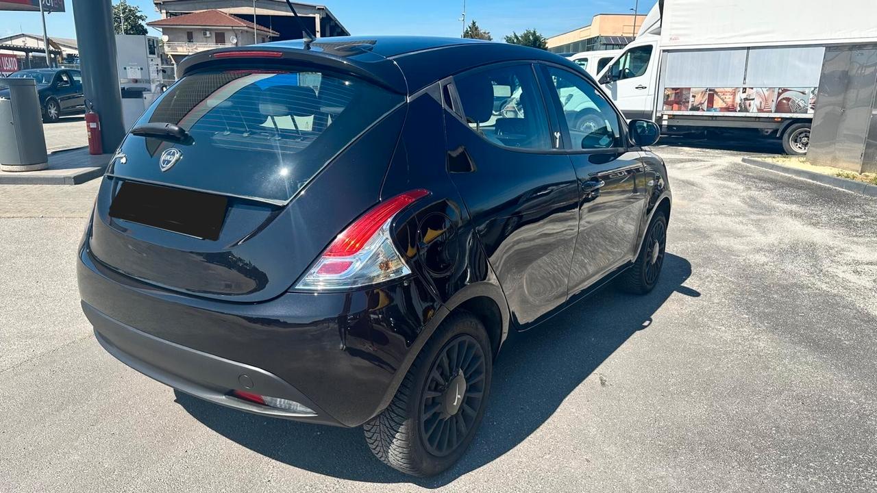 Lancia Ypsilon 1.2 69 CV 5 porte S&S Silver