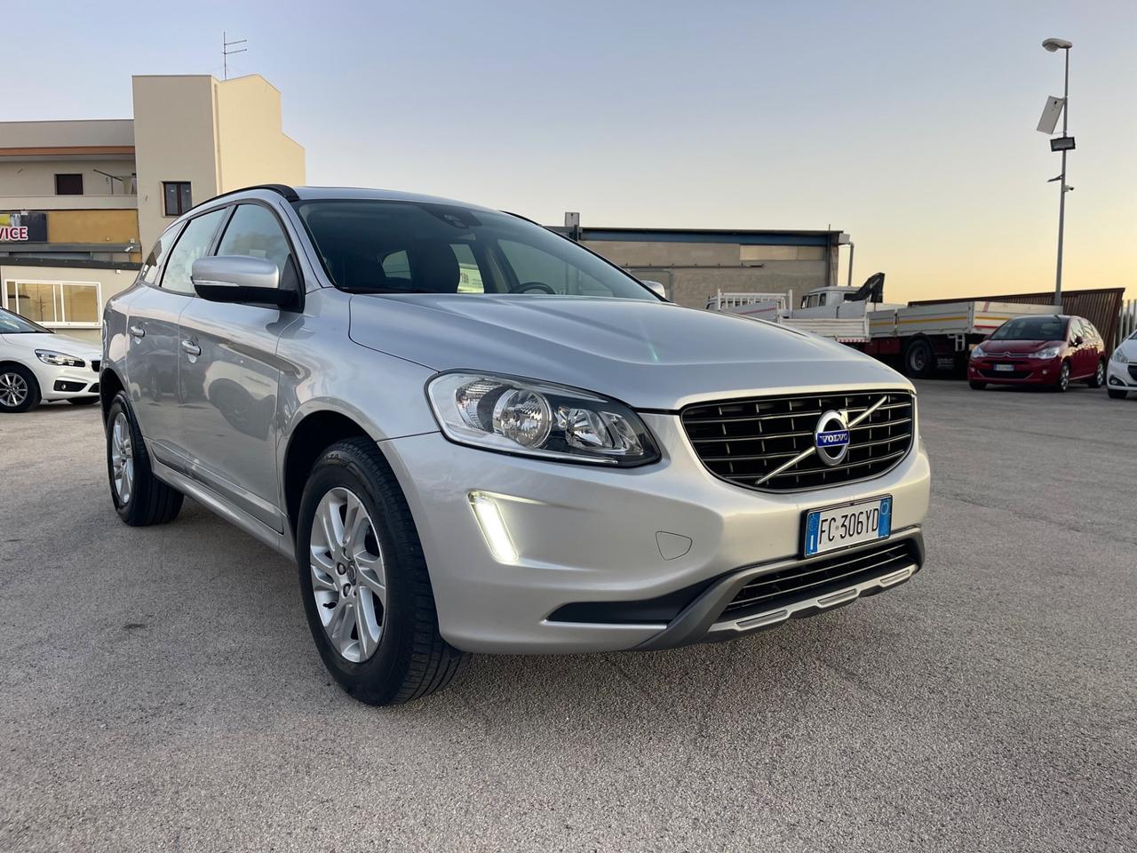 VOLVO XC60 2.4 D4 190CV 4WD MANUAL FUL TETTO 16