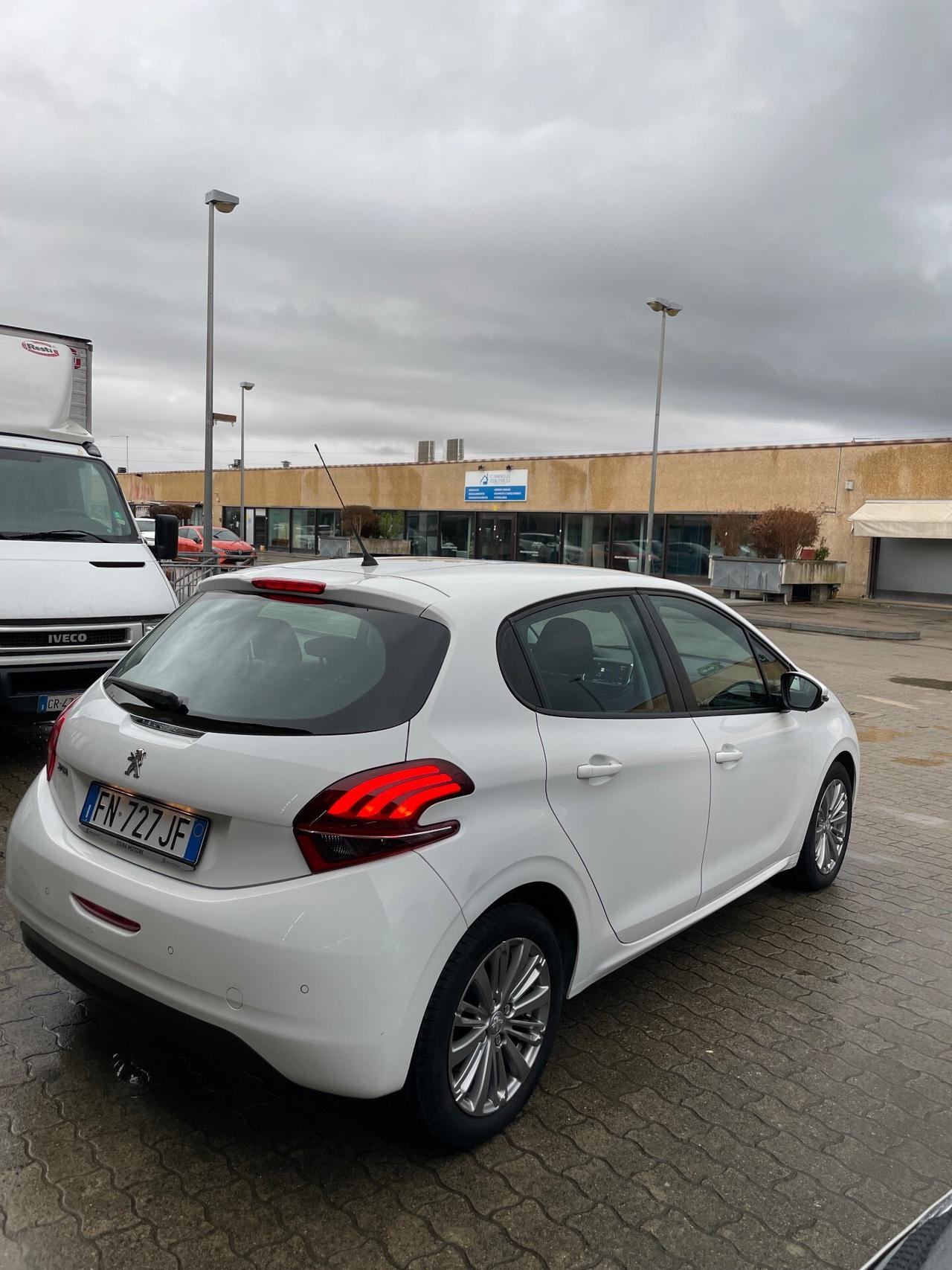 Peugeot 208 BlueHDi 75 5 porte Allure