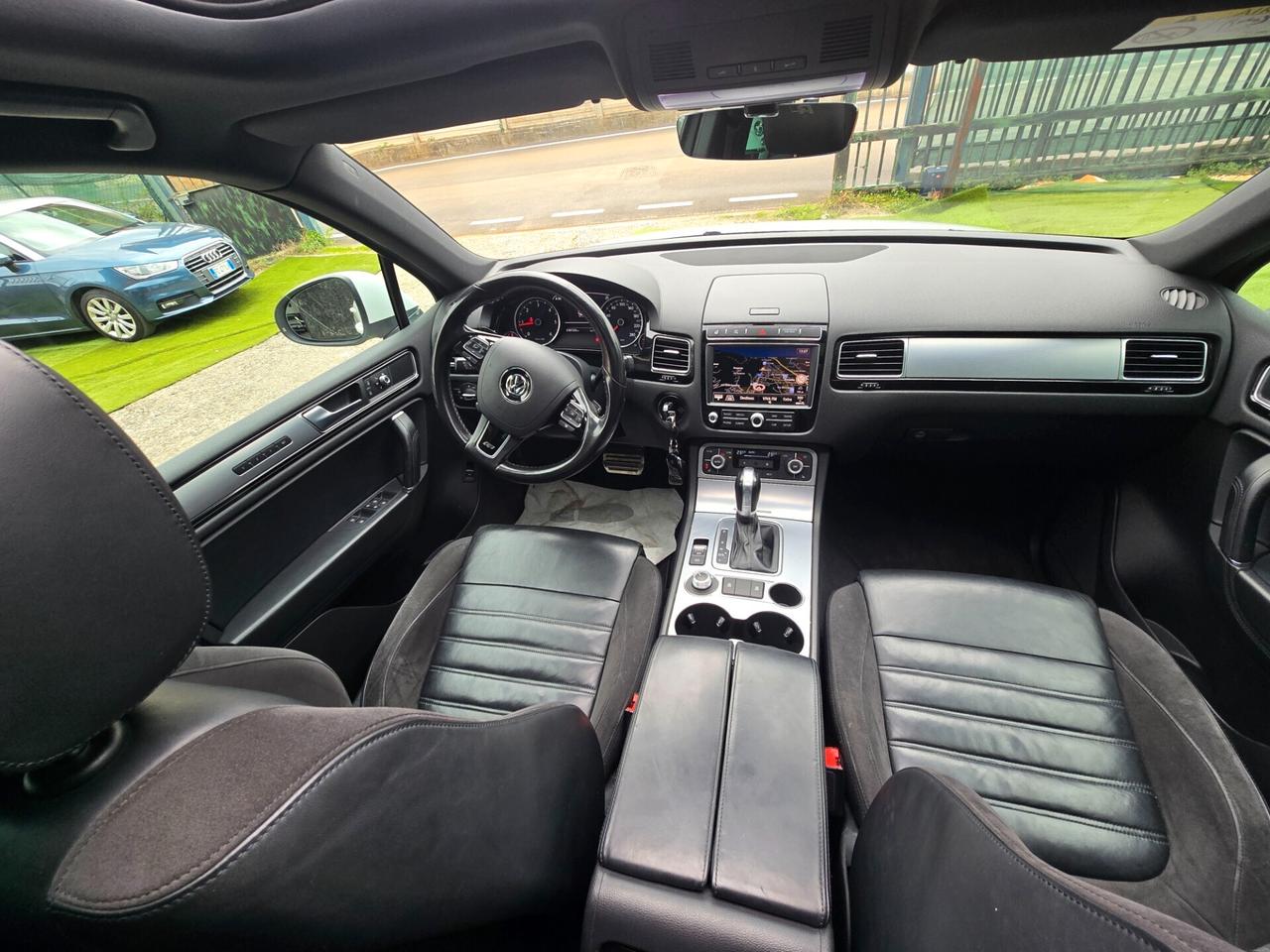VW Touareg R.LINE 3.0TDI 204CV TETTO APRIBILE -2017