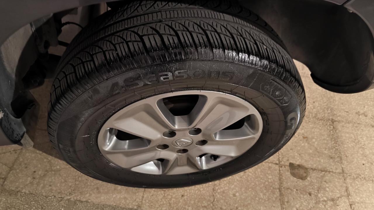 Dacia Duster Laurente 1.6 Benzina/Gpl