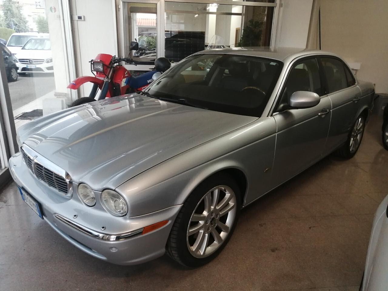 Jaguar XJ 2.7 D V6 cat Executive