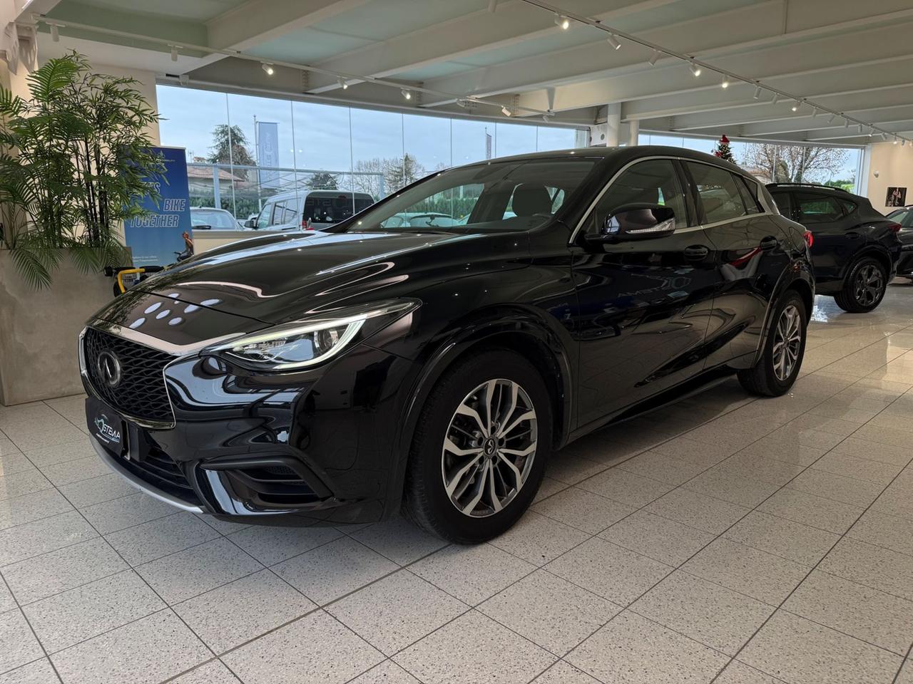 INFINITI Q30 1.6t Business 122cv - PREZZO REALE!