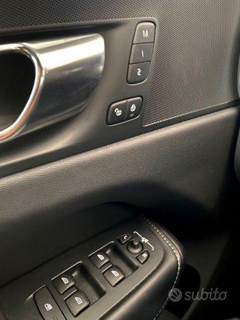 Volvo xc 60 T6 PLUG-IN AWD AUTO RECHARGE R-DESIGN