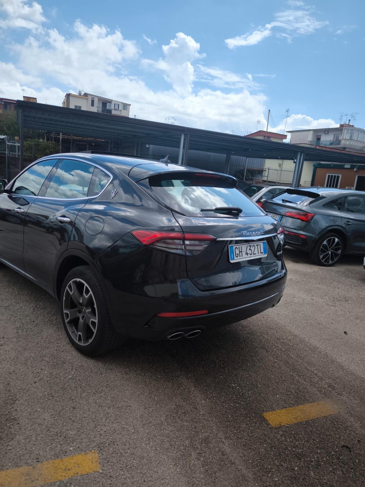 Maserati Levante MHEV 330 CV AWD GT full blackTetto panoramico