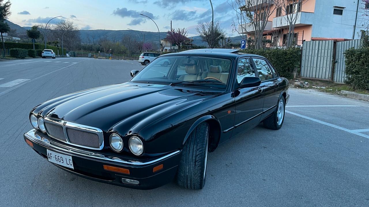 Jaguar XJR 4.0 325 cv con tetto apribile 1996 full