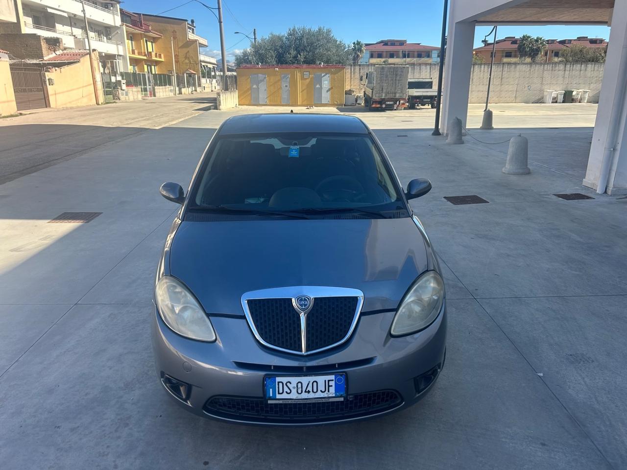 Lancia Ypsilon 1.3 MJT 90 CV DPF Sport MomoDesign