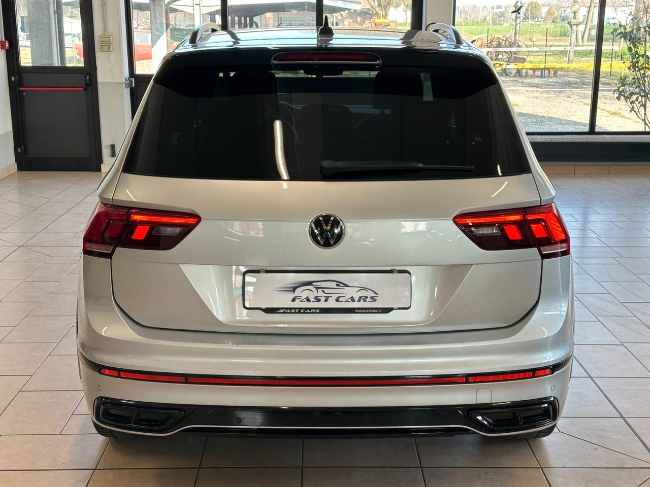 VOLKSWAGEN TIGUAN 2.0 TDI R-LINE 150CV DSG *CARPLAY*LED*LUCI*