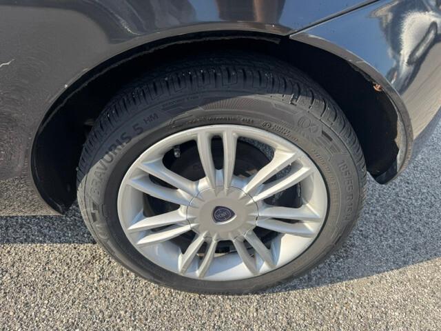 Lancia Ypsilon 1.2 Argento-OK NEOPATENTATI