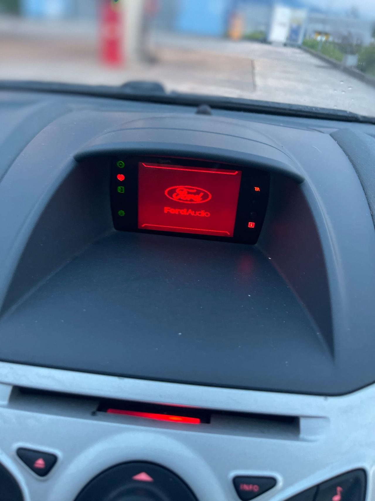 Ford Fiesta 1.4 TDCi 70CV 3 porte Titanium SI NEOPATENTATI
