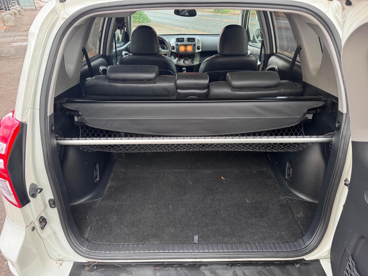 Toyota RAV4 2.2 D-4D 4X4 neopaten garanzia 12 mesi