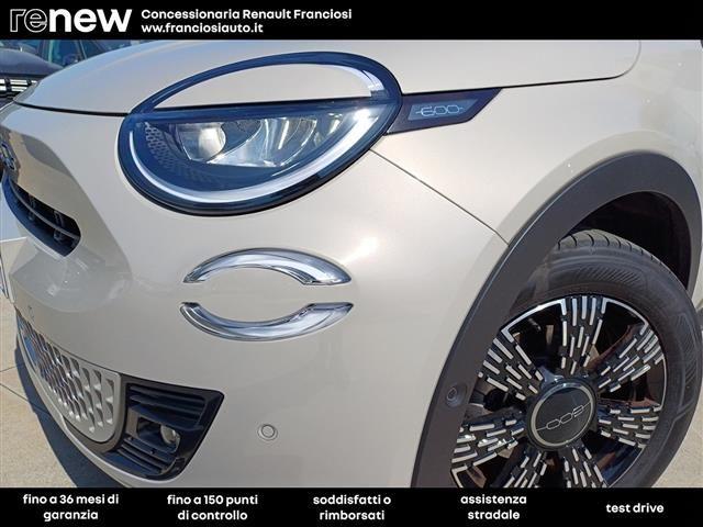 FIAT 600 FIAT 1.2 Hybrid 110cv eDCT La Prima
