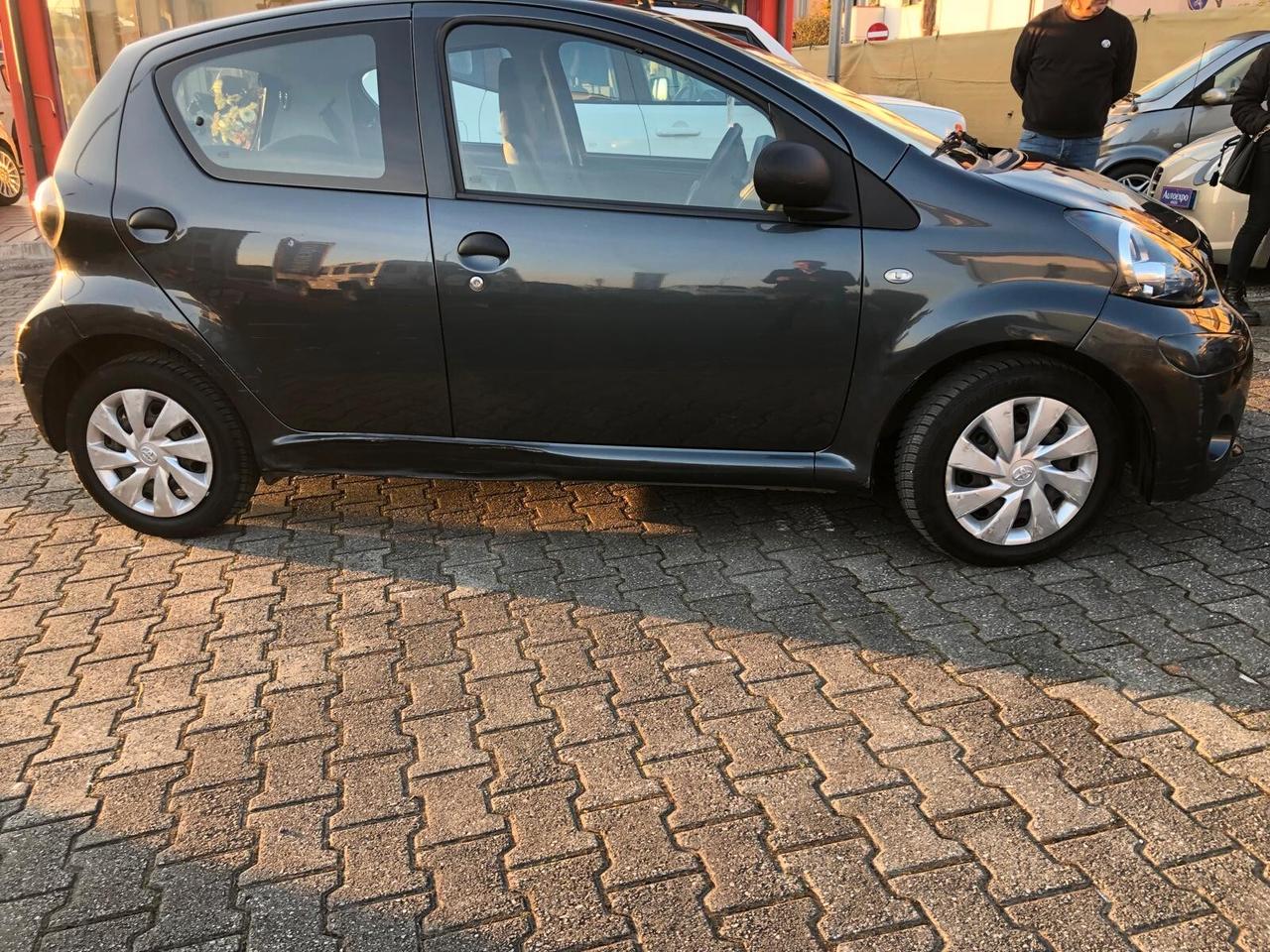 Toyota Aygo 1.0 12V VVT-i 5 UNICO PROPRIETARIO ADATTA PER NEOPATENTATI POSSIBILITA' GARANZIA EUROPEA FINO A 36 MESI!!!