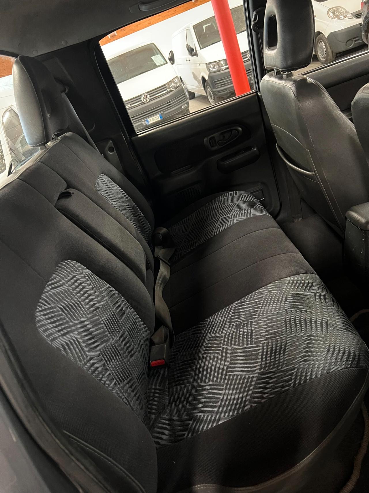 Mitsubishi L200 2.5 TDI 4x4 99PS/cv DC GLS Neopatentati