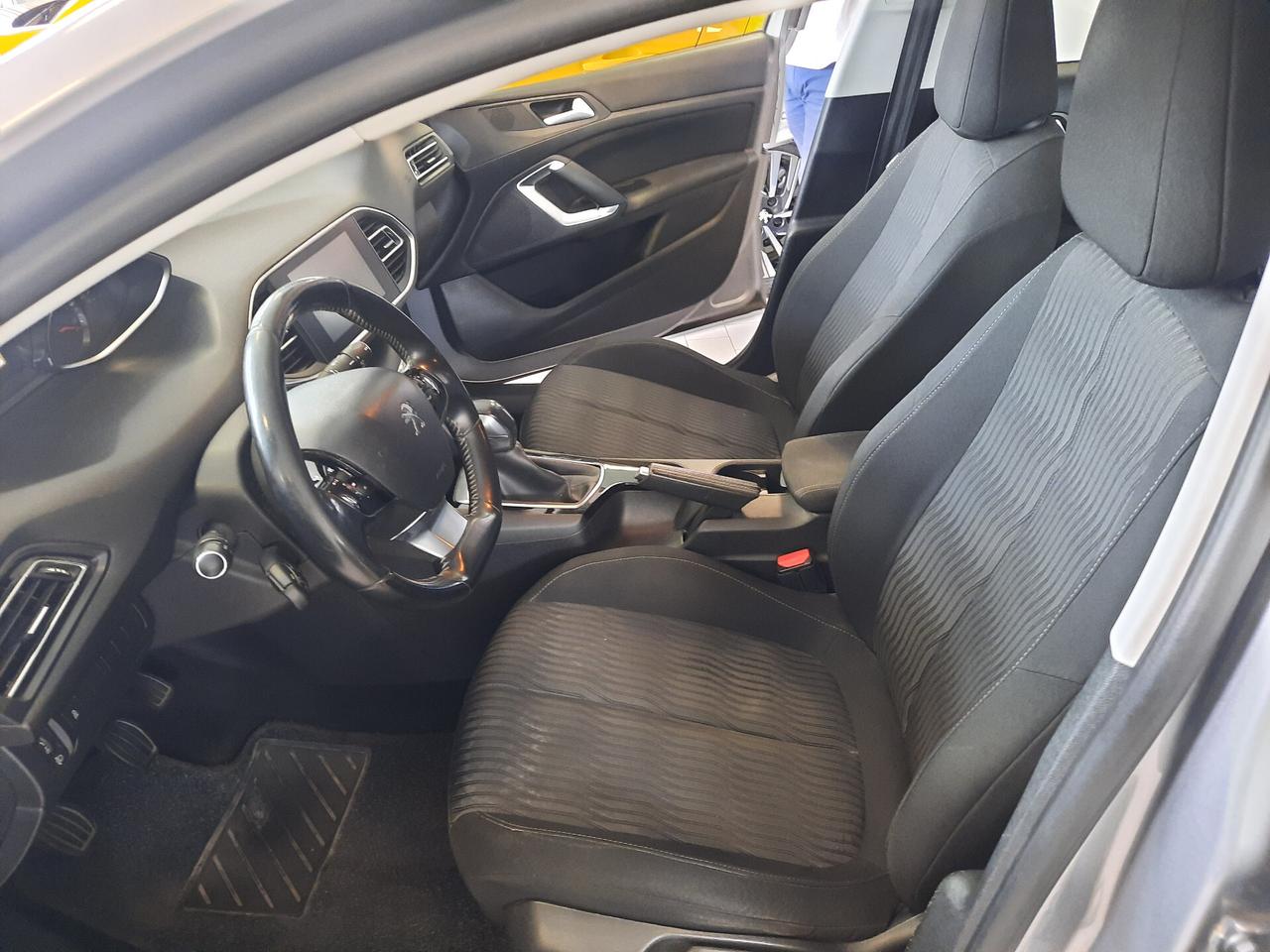 Peugeot 308 BUSINESS 1.6 HDI 92CV