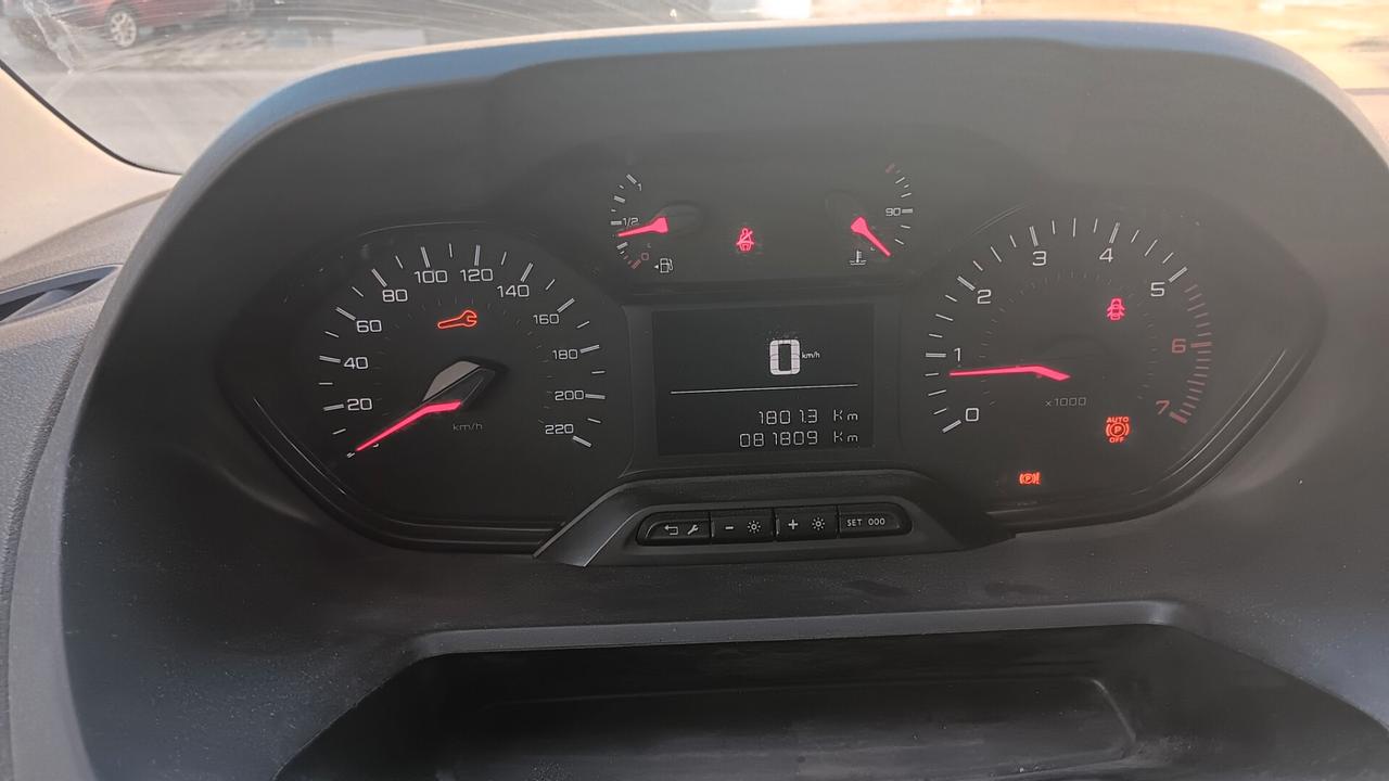 Peugeot Partner PASSO LUNGO INCIDENTATA SINISTRATA MONDIALCARS 021