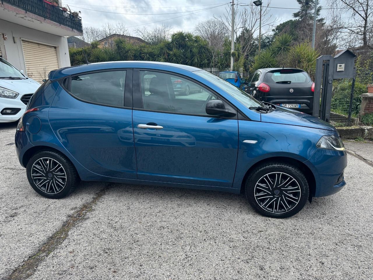 Lancia Ypsilon 1.0 FireFly 5 porte S&S Hybrid Gold Plus